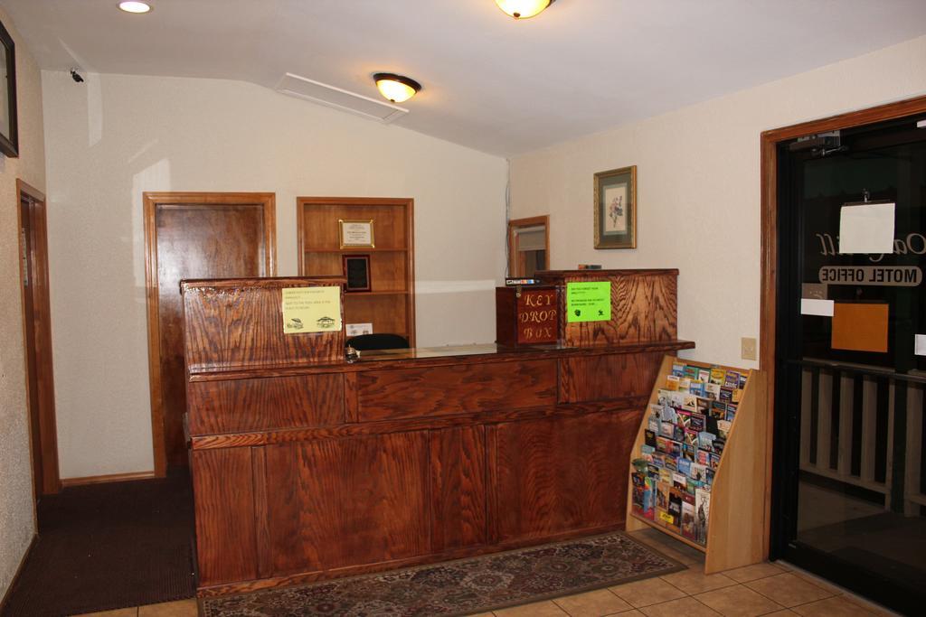 Oak Hill Inn And Suites Tahlequah Екстериор снимка