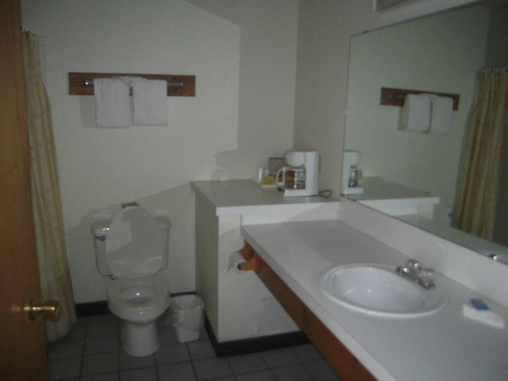 Oak Hill Inn And Suites Tahlequah Екстериор снимка