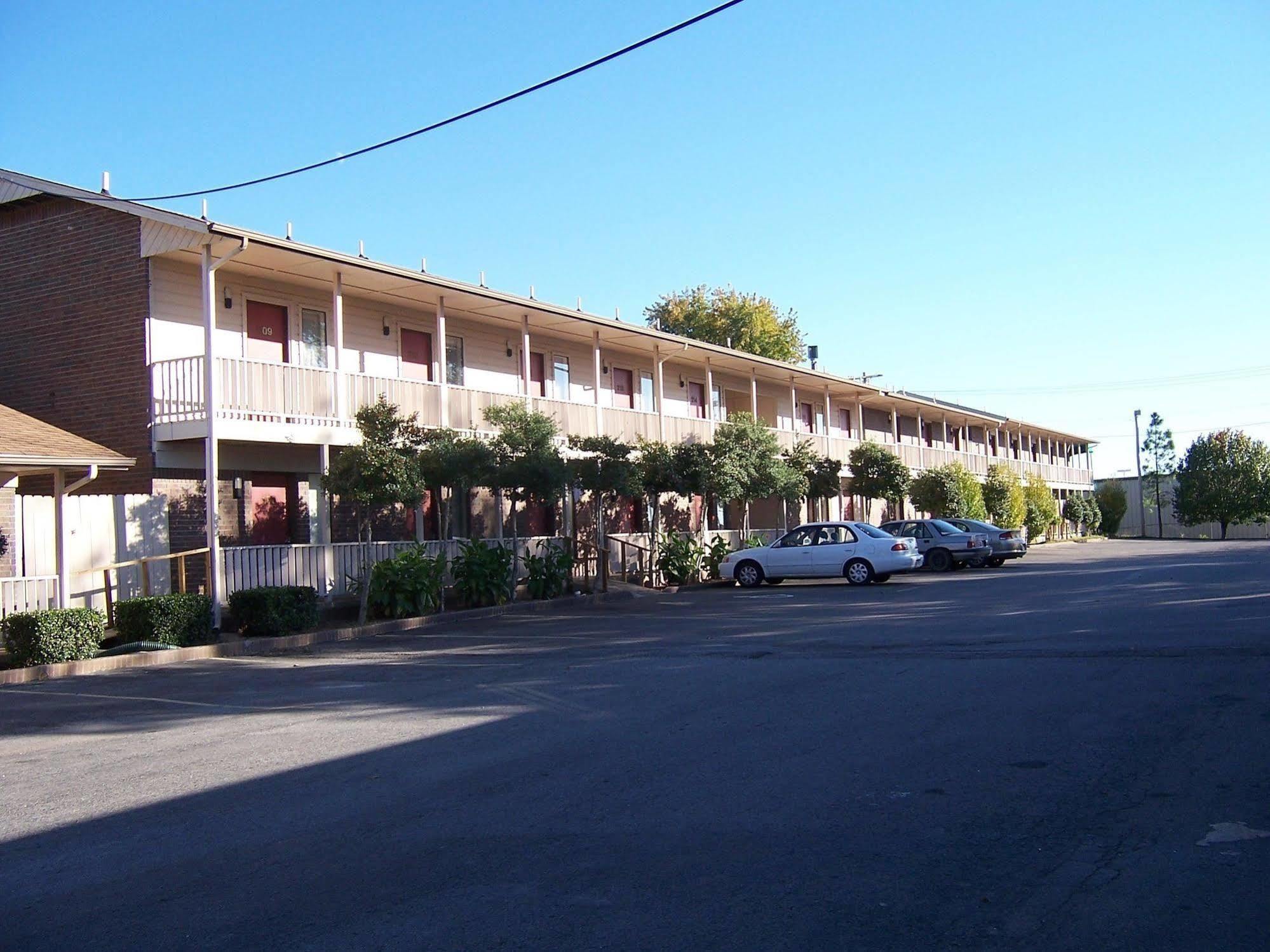 Oak Hill Inn And Suites Tahlequah Екстериор снимка