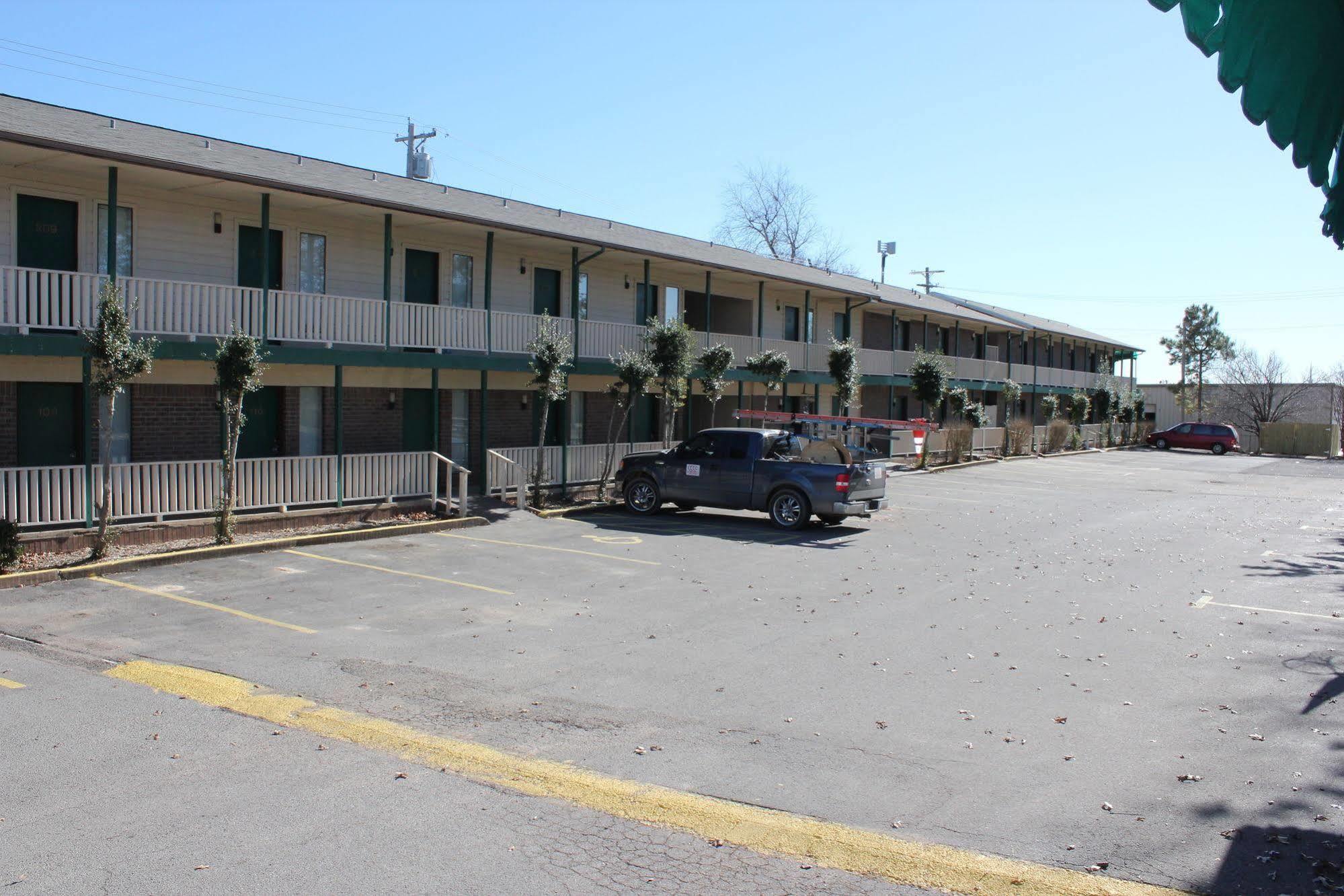 Oak Hill Inn And Suites Tahlequah Екстериор снимка