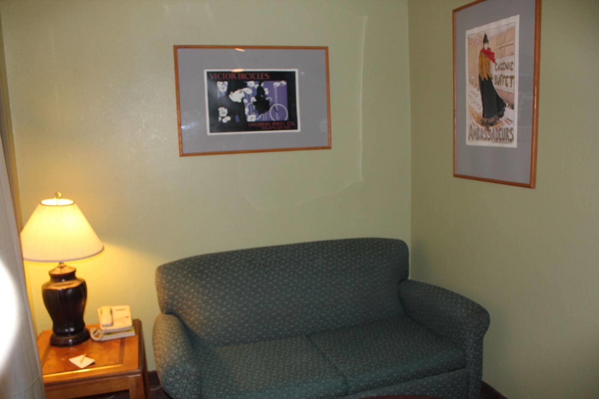 Oak Hill Inn And Suites Tahlequah Екстериор снимка