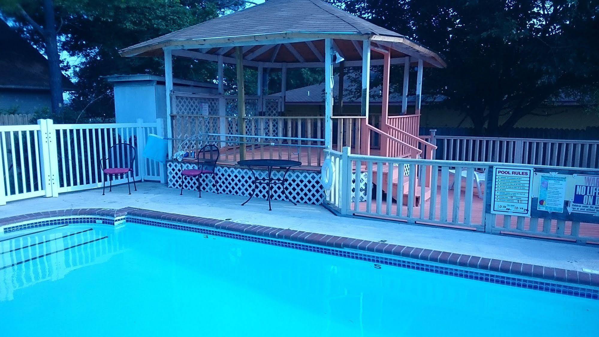 Oak Hill Inn And Suites Tahlequah Екстериор снимка