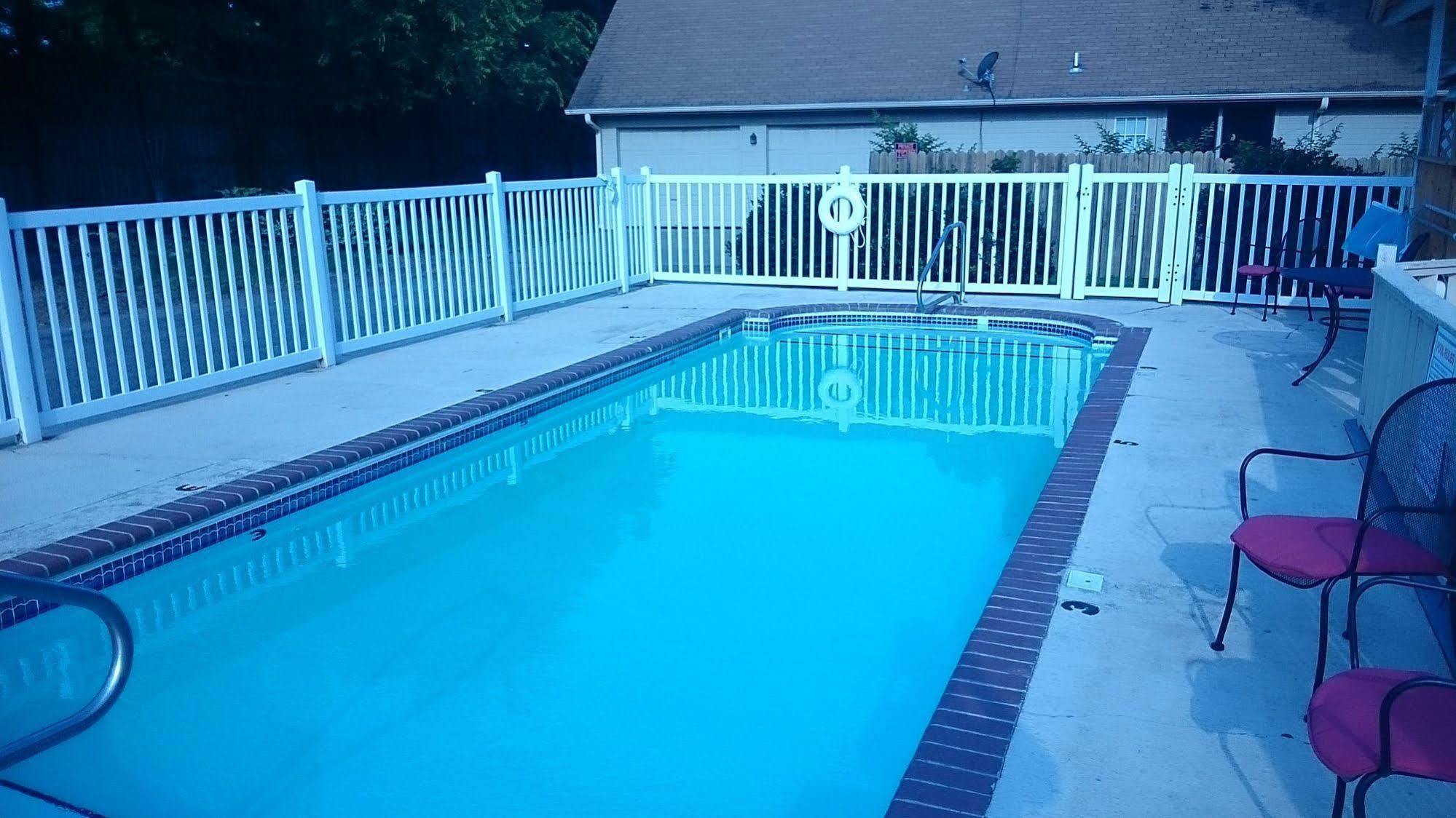 Oak Hill Inn And Suites Tahlequah Екстериор снимка