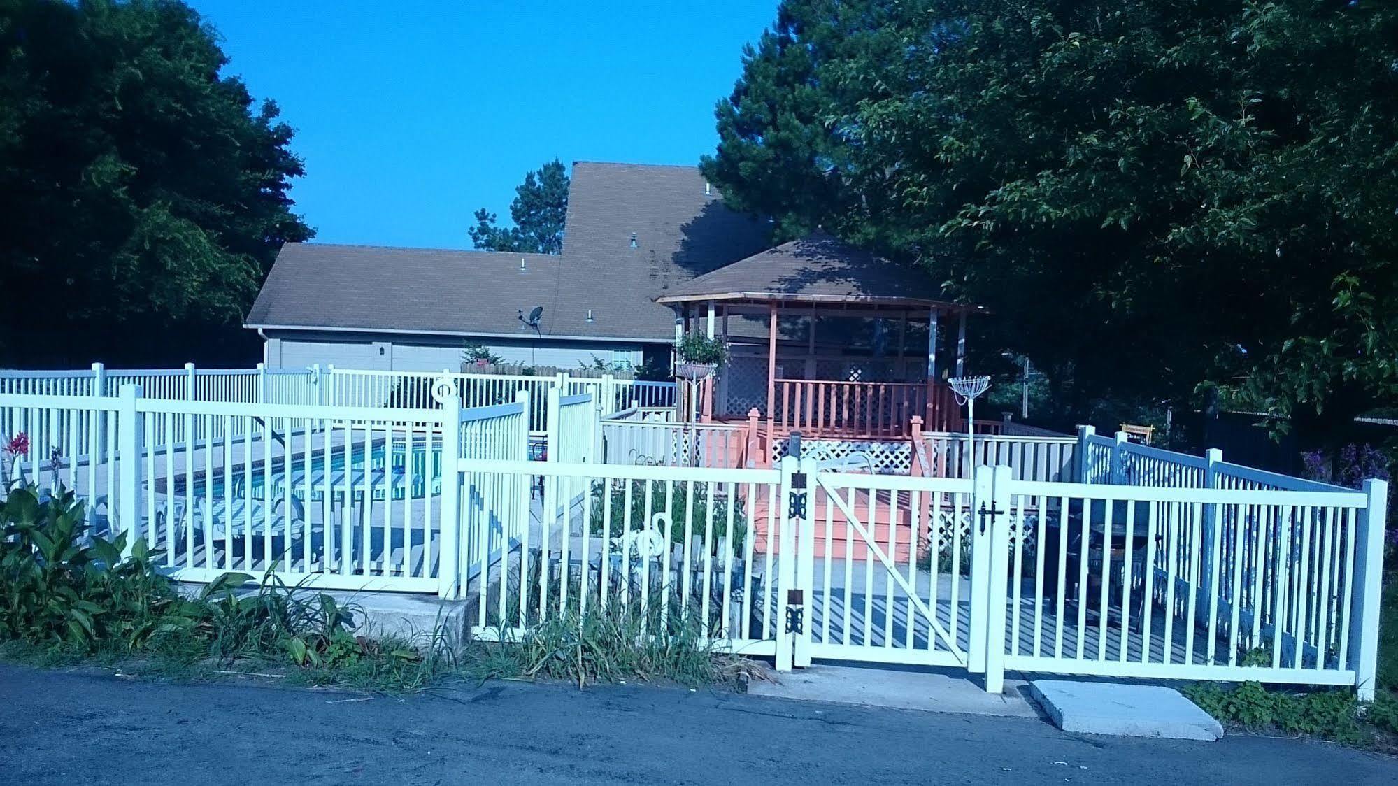 Oak Hill Inn And Suites Tahlequah Екстериор снимка